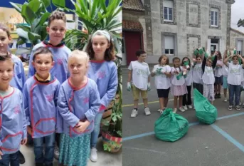 des élèves avec des blouses d'écoliers