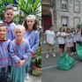 des élèves avec des blouses d'écoliers